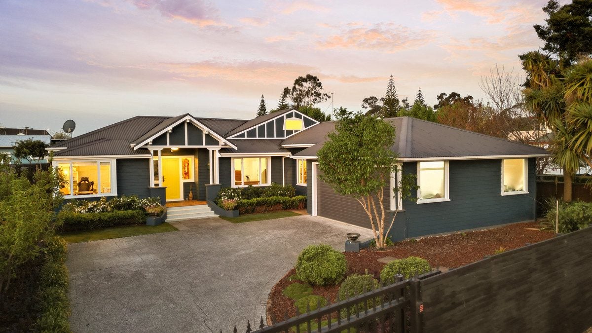 11 Pearsons Avenue, Claudelands, Hamilton - Carousel 1