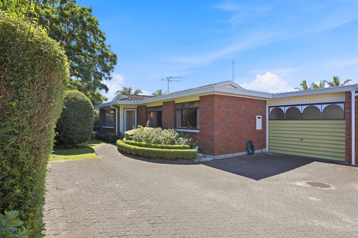 47B Lydbrook Place, Otumoetai, Tauranga - Carousel 1