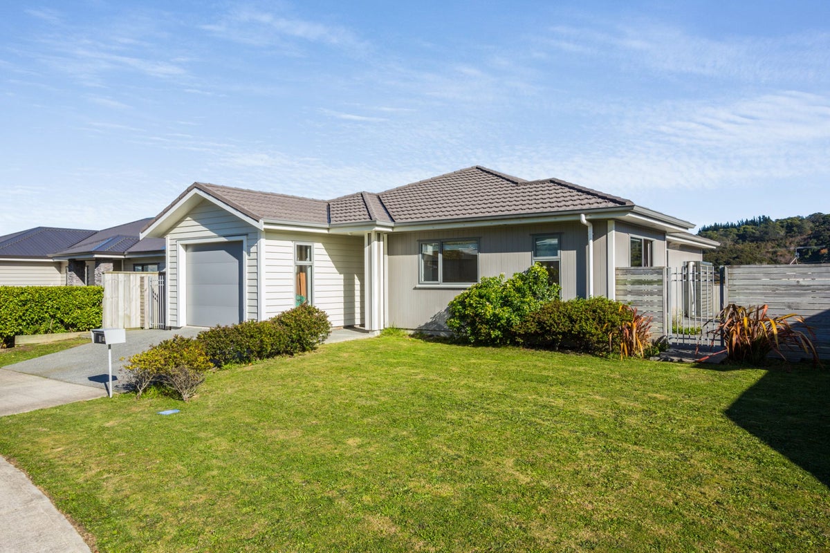 11 Henrietta Maxwell Grove, Wainuiomata, Lower Hutt - Carousel 1