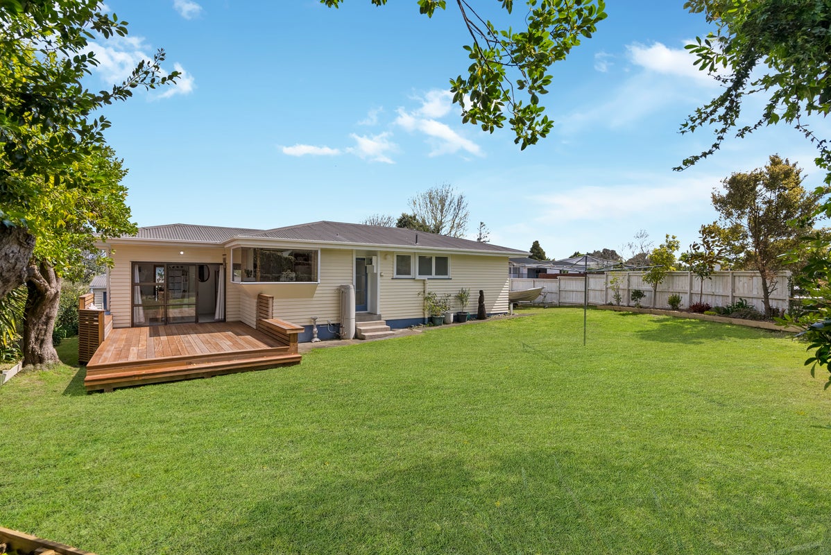 14 Bridgens Avenue, Te Atatu Peninsula, Auckland - Carousel 2