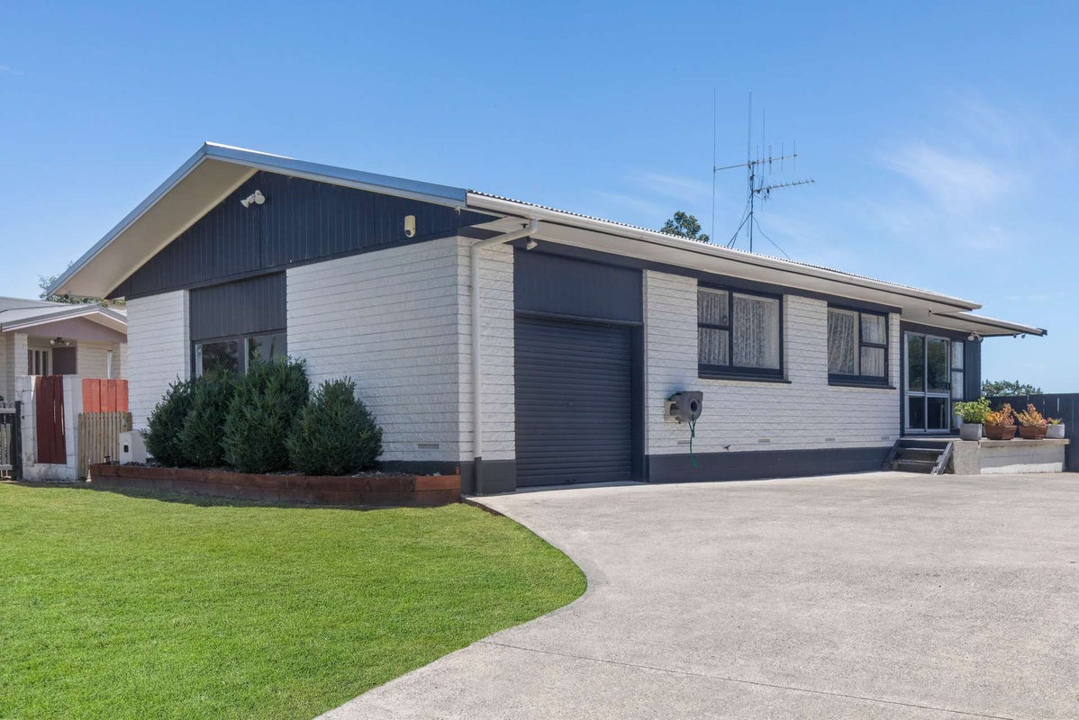 8 Margaret Place, Deanwell, Hamilton - Carousel 1