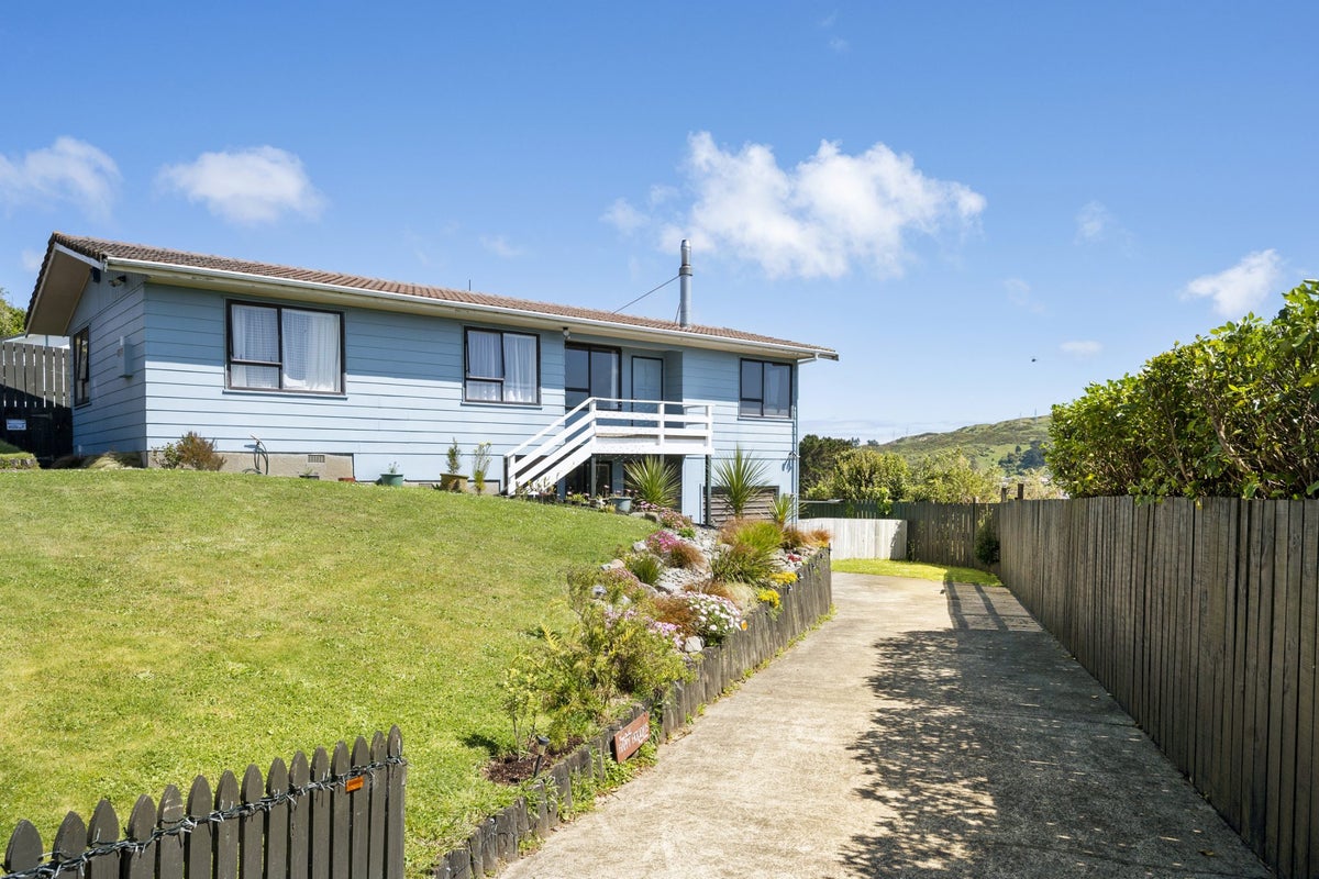 13 Buccaneer Place, Grenada Village, Wellington - Carousel 2