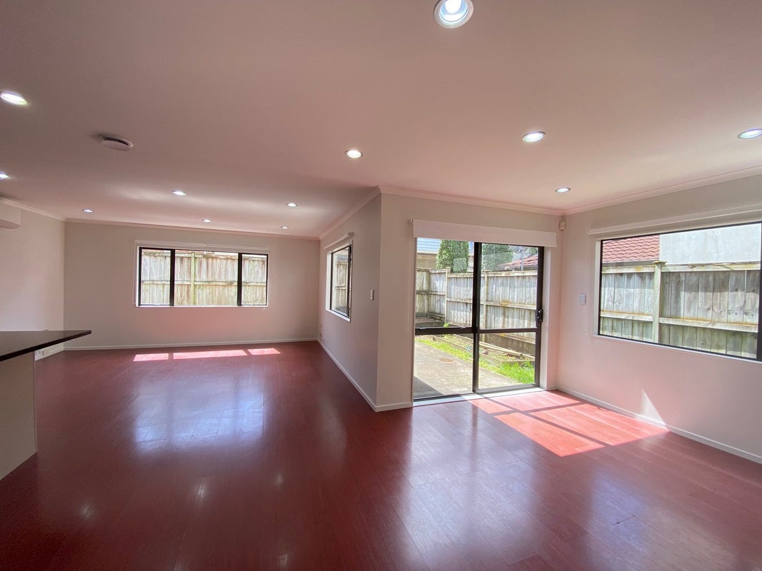 21 Norwood Drive, Flat Bush, Auckland - Carousel 2