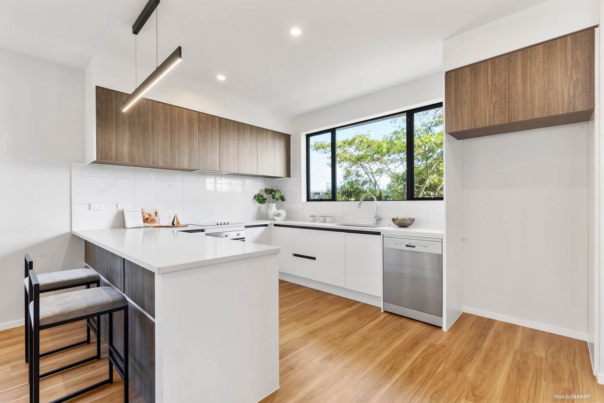 421E Glenfield Road, Glenfield, Auckland - Carousel 1