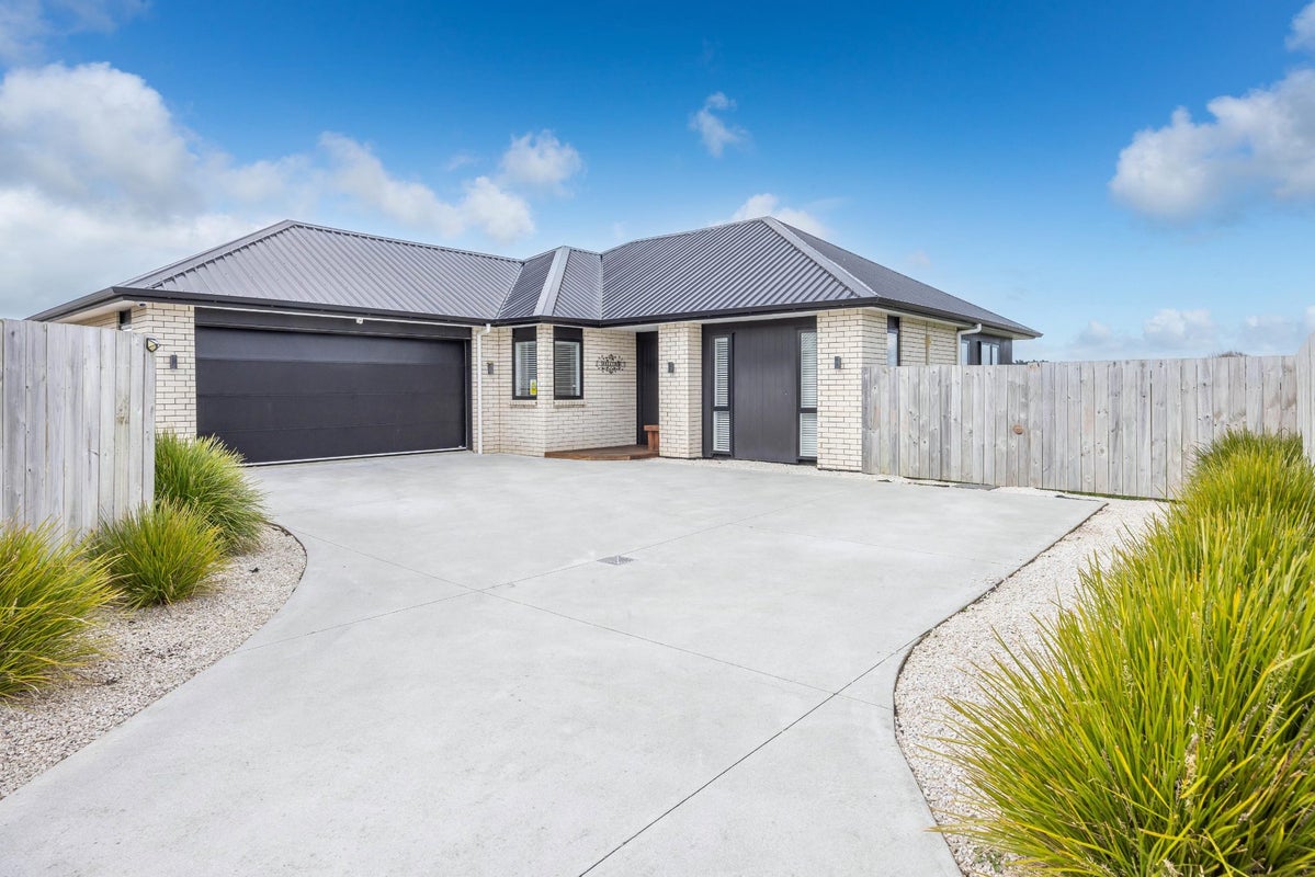 29 Inuwai Street, Glenview, Hamilton - Carousel 2