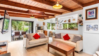 112 Woodlands Park Road, Titirangi, Auckland - Carousel 1