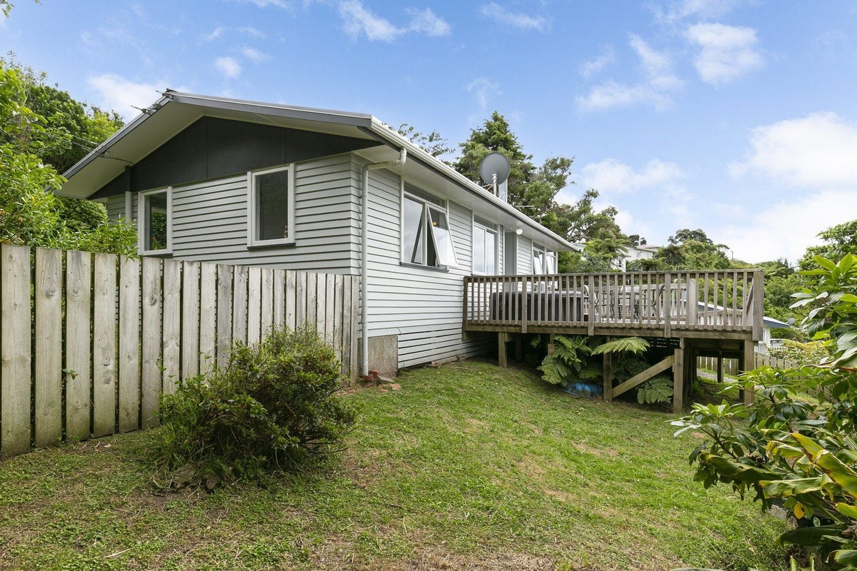 127 Ruskin Road, Newlands, Wellington - Carousel 2