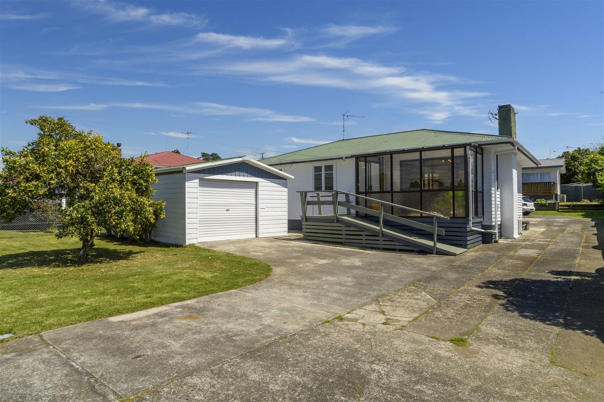 38 Queen Road, Bellevue, Tauranga - Carousel 1