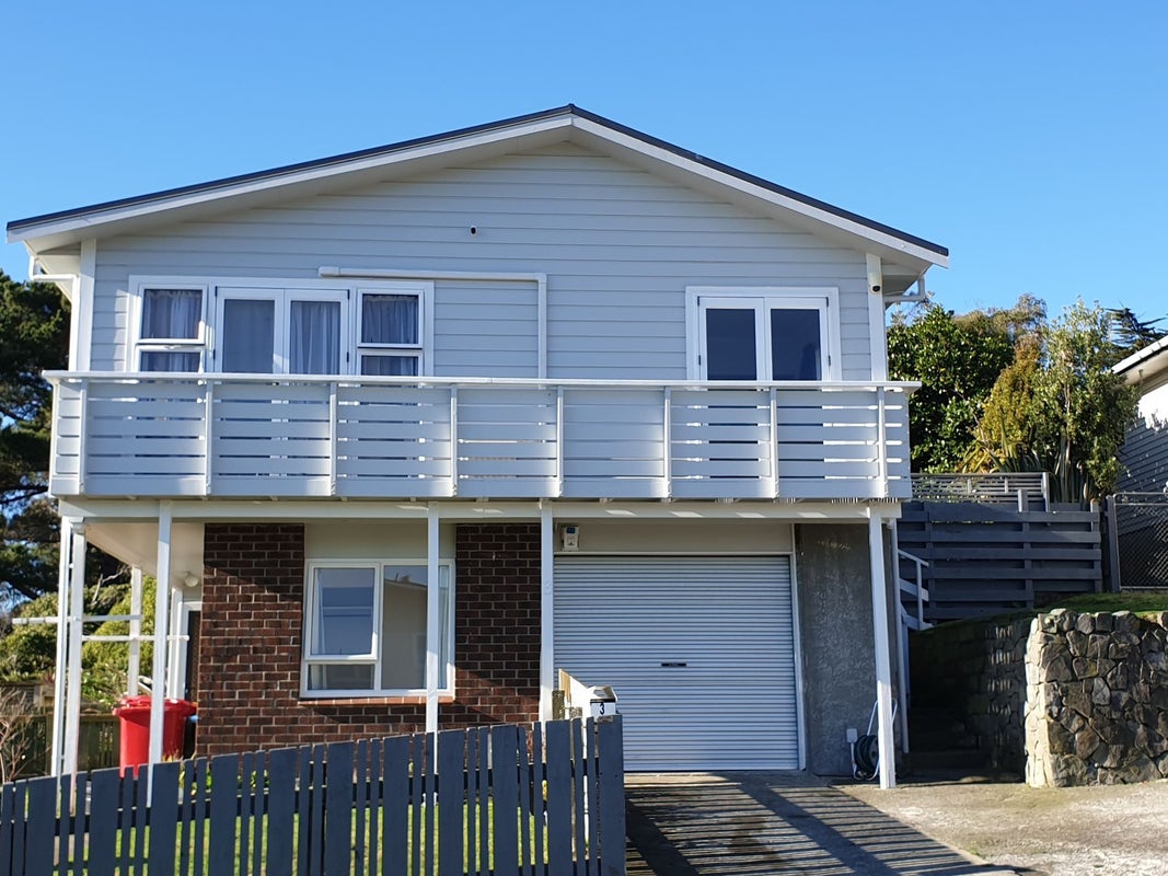 1/3 Quinn Grove, Ranui, Porirua - Carousel 1