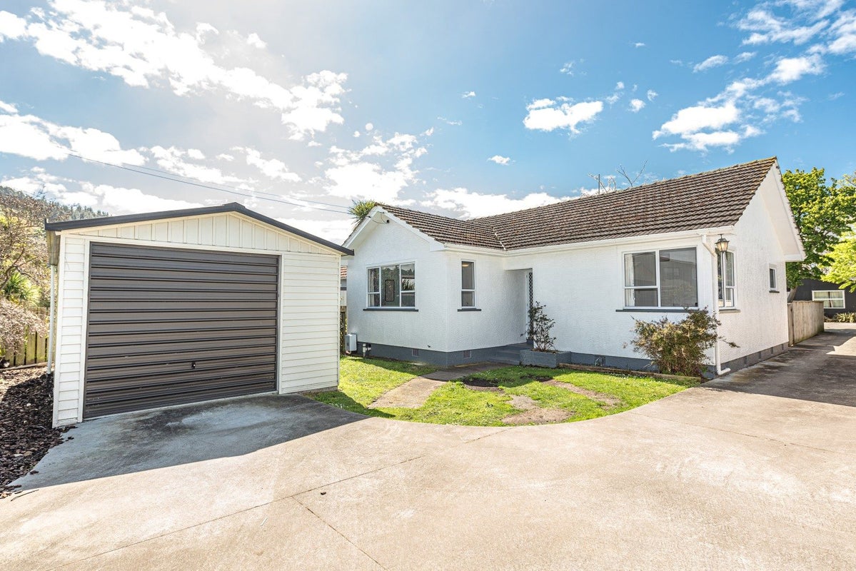 12 Lewis Avenue, Aramoho, Whanganui - Carousel 1