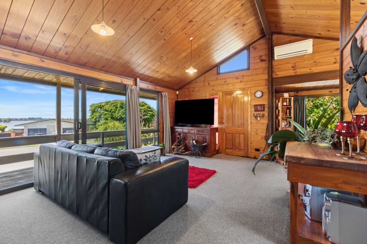 38 Endeavour Avenue, Welcome Bay, Tauranga - Carousel 2