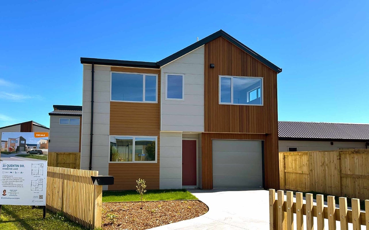 23 Quentin Drive, Hamilton Lake, Hamilton - Carousel 1