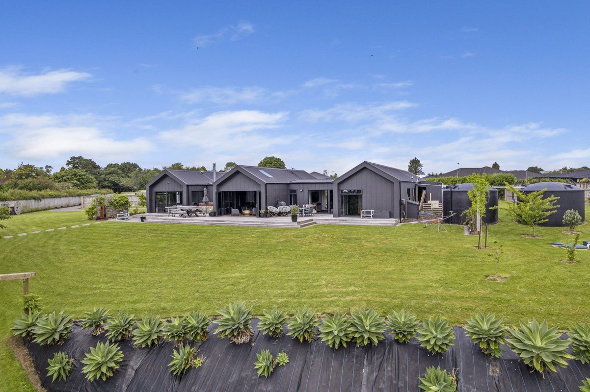 9B Cross Street, Lepperton, New Plymouth - Carousel 2