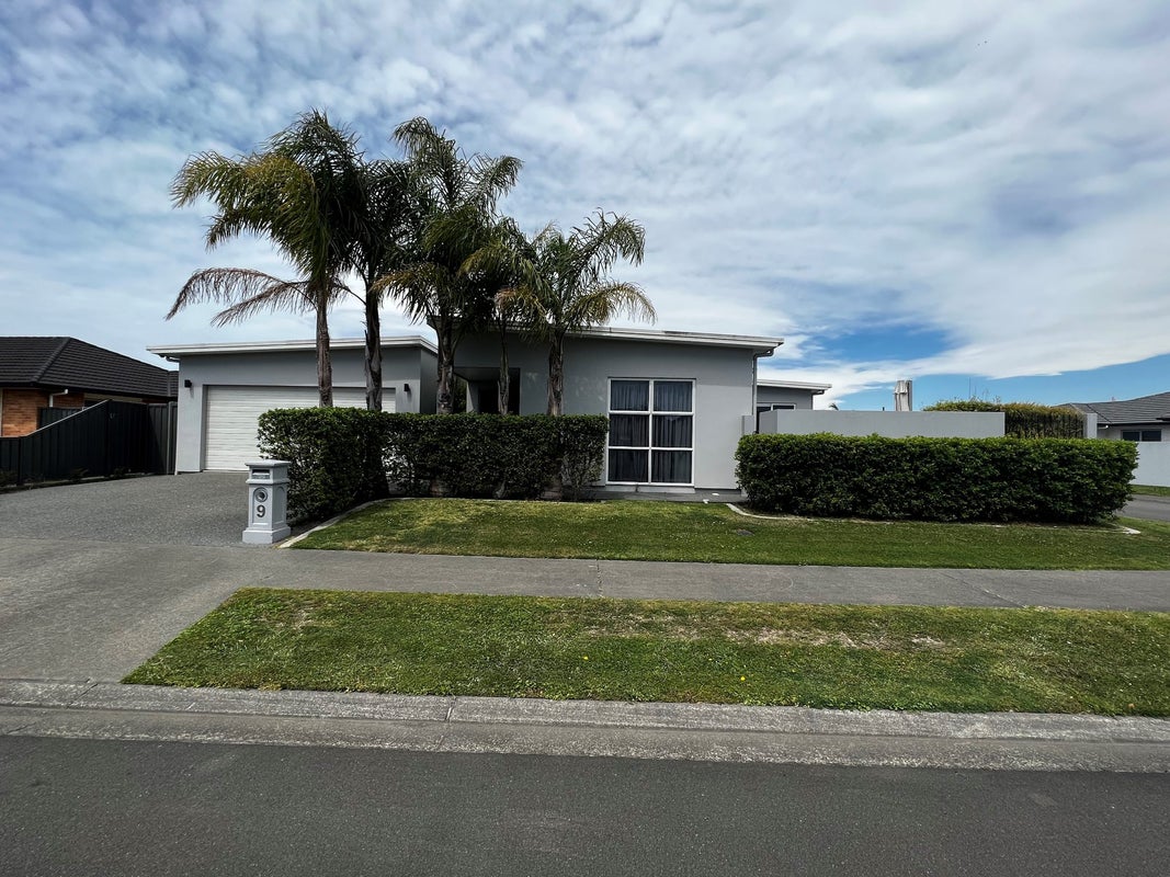 9 Akaroa Road, Poraiti, Napier - Carousel 1