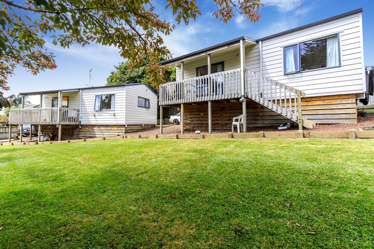 1/51D Forest Hill Road, Henderson, Auckland - Carousel 1