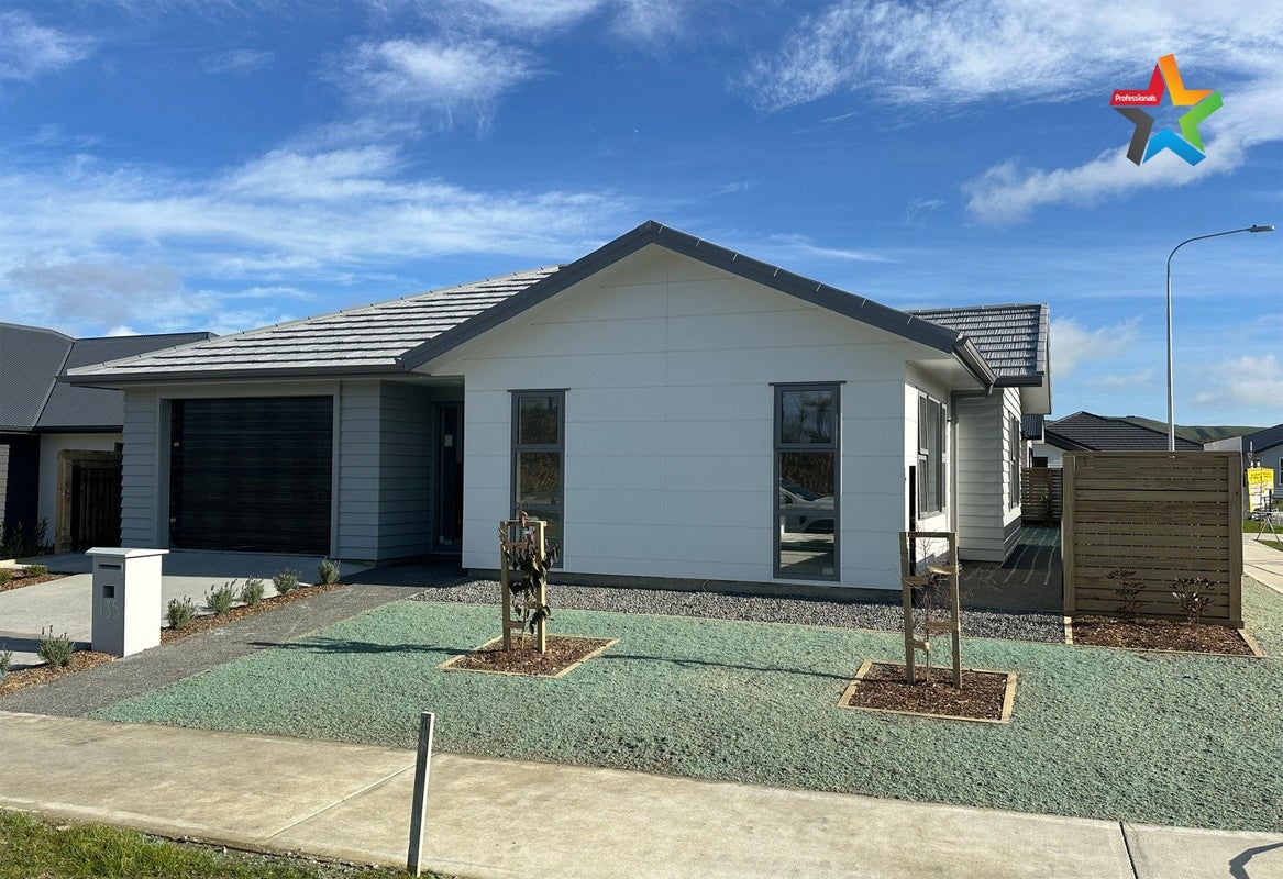8 Kairaumati Crescent, Kelson, Lower Hutt - Carousel 14
