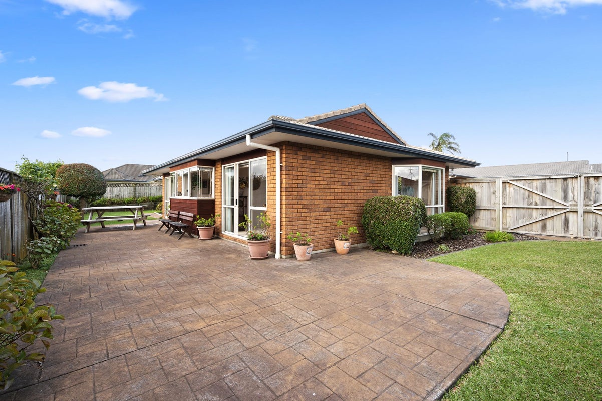 9 Huntington Drive, Huntington park, Auckland - Carousel 1