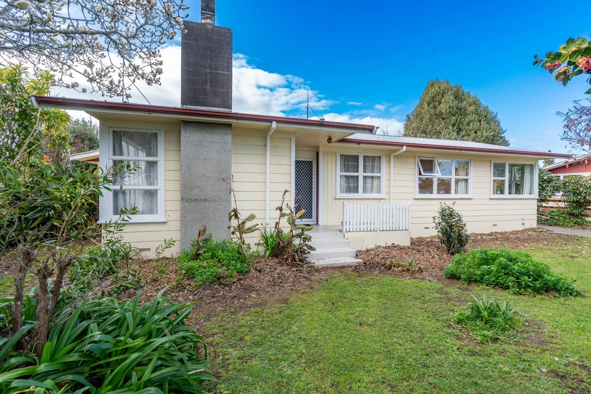 19 Vernall Street, Nawton, Hamilton - Carousel 1