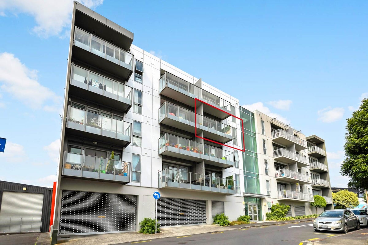 3C/21 Virginia Avenue East, Eden Terrace, Auckland - Carousel 1