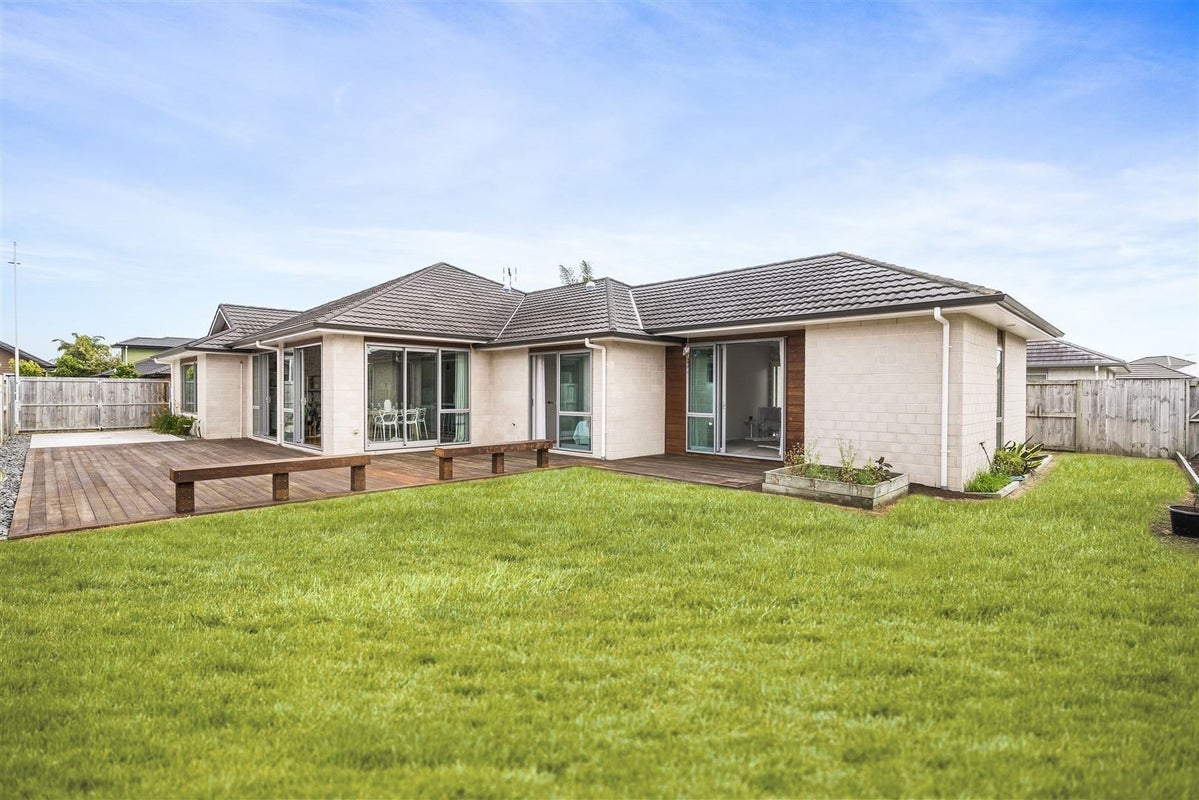52 Sirius Crescent, Rototuna North, Hamilton - Carousel 1
