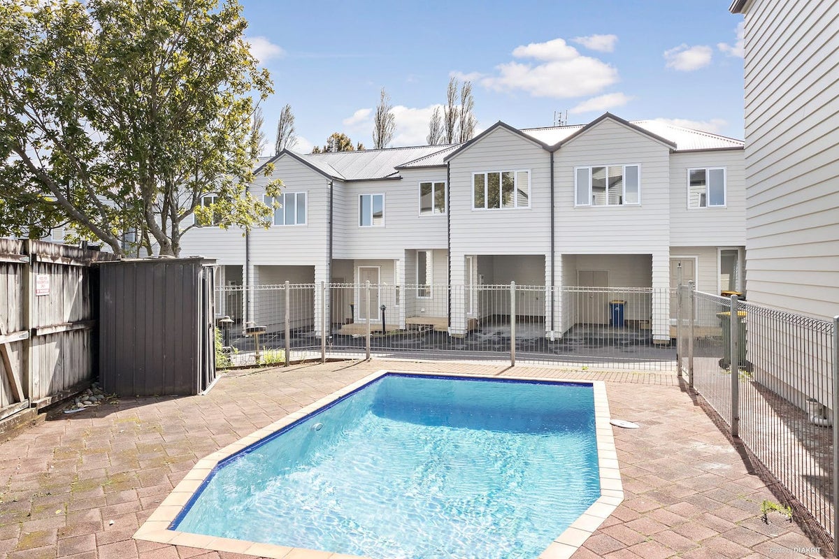 16/30 John Jennings Drive, Oteha, Auckland - Carousel 2