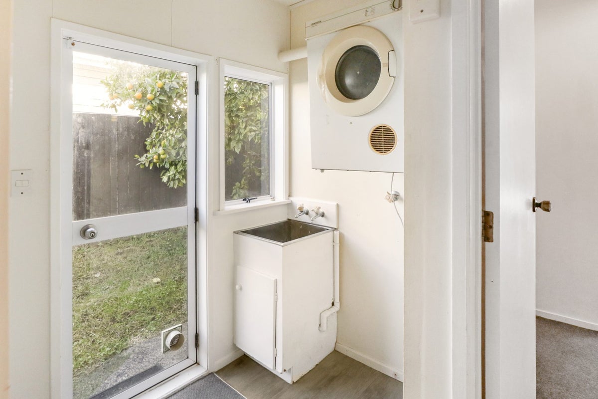 2/1567 Great North Road, Waterview, Auckland - Carousel 10