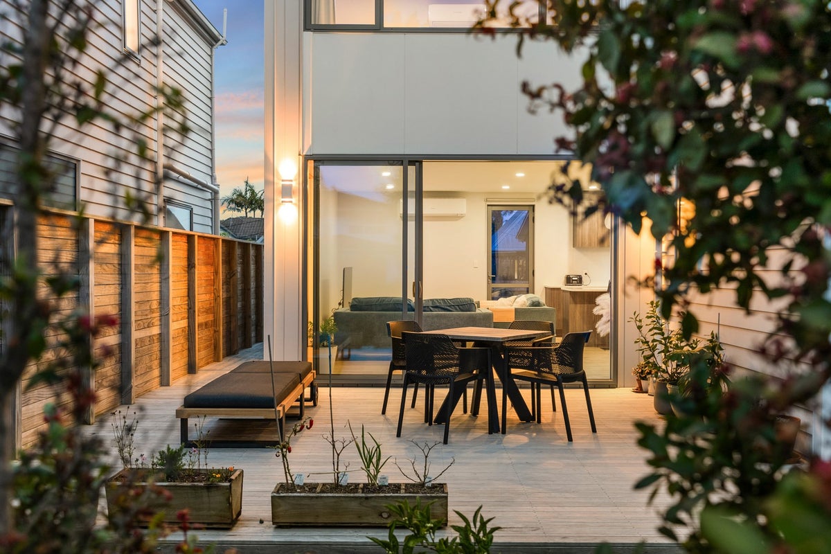 56 Gordon Avenue, Milford, Auckland - Carousel 2