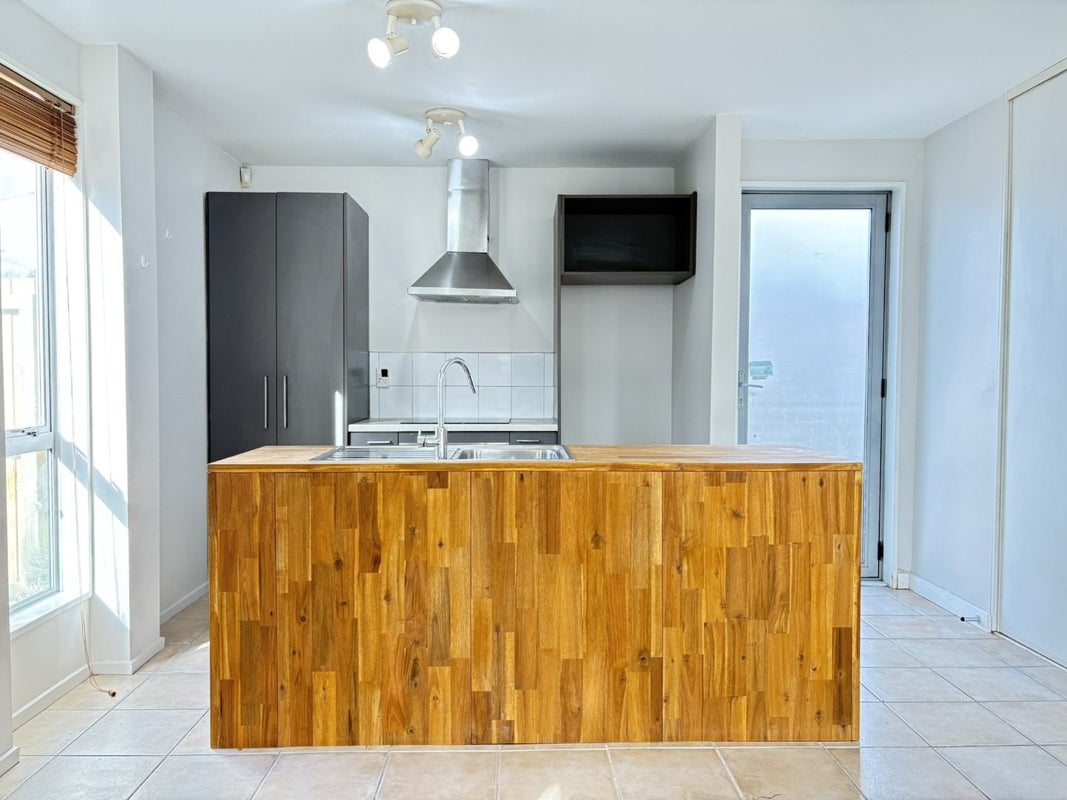 22F Packe Street, Edgeware, Christchurch - Carousel 2