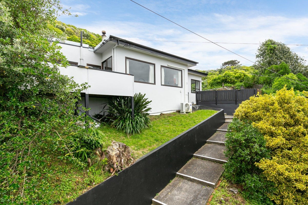 5 Houghton Bay Road, Houghton Bay, Wellington - Carousel 1