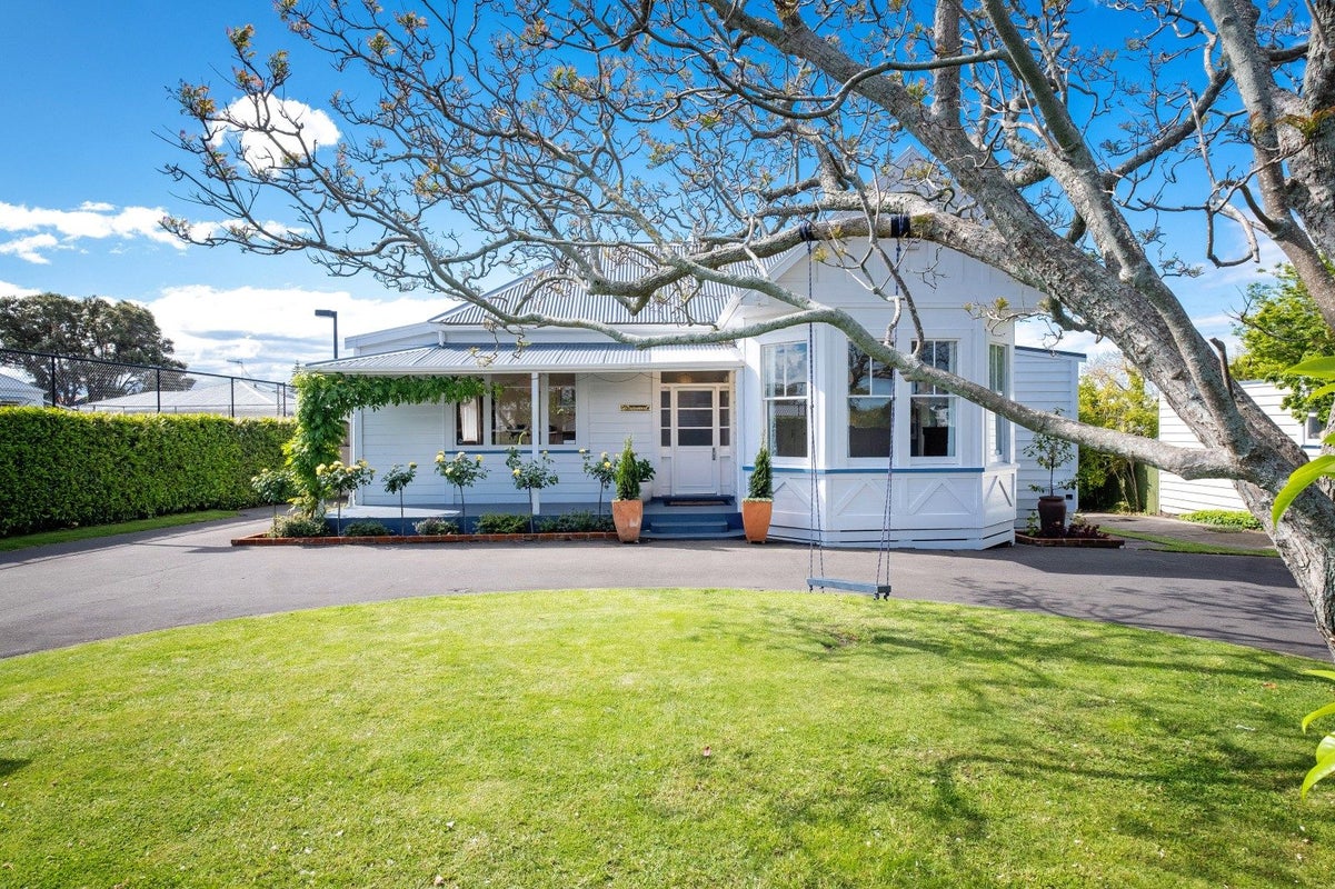 39 Napier Terrace, Hospital Hill, Napier - Carousel 1