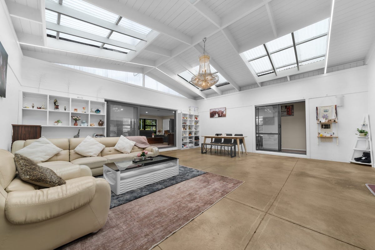 7 Zenith Place, Conifer Grove, Takanini - Carousel 2