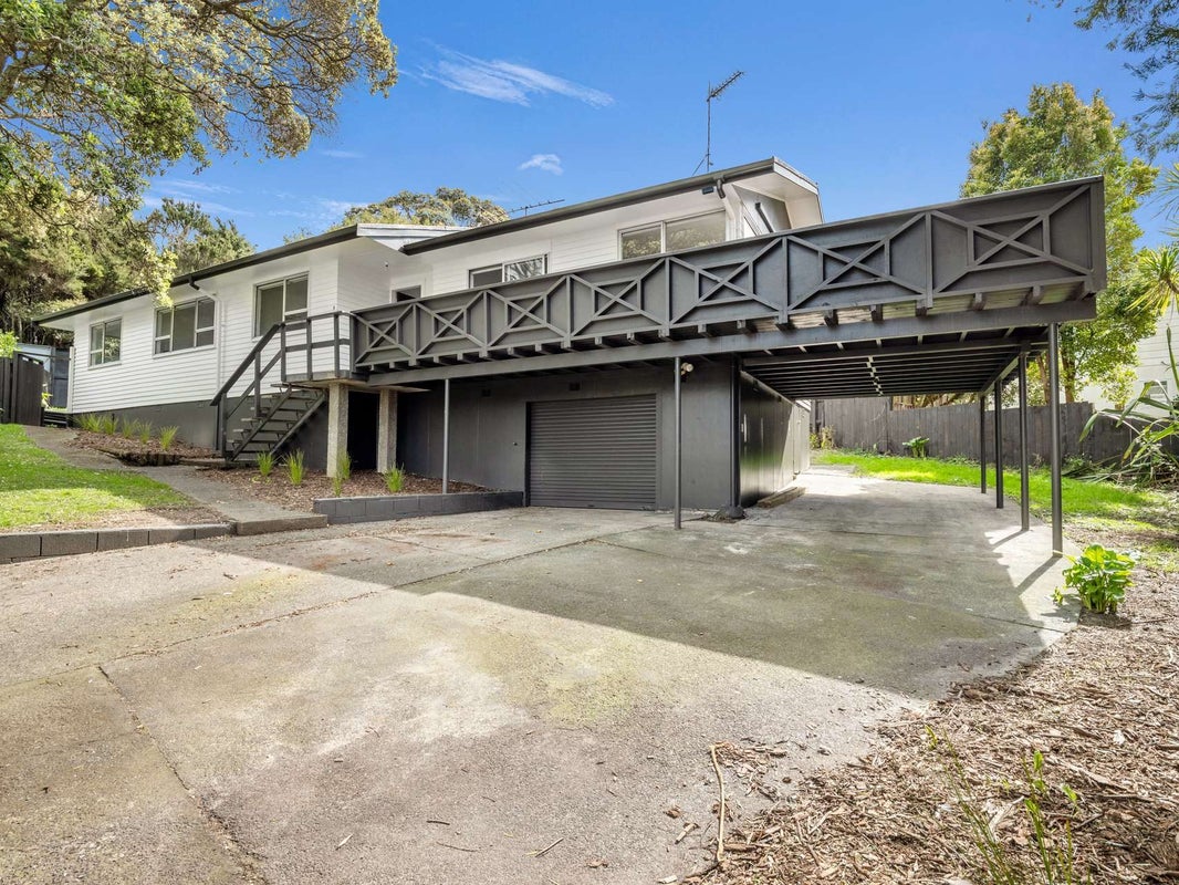 9 Tahu Crescent, Sunnynook, Auckland - Carousel 1