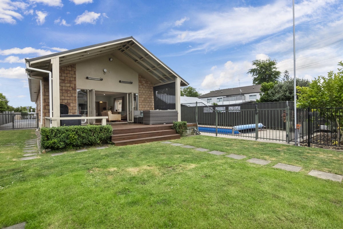 79 Clyde Street, Hamilton East, Hamilton - Carousel 25