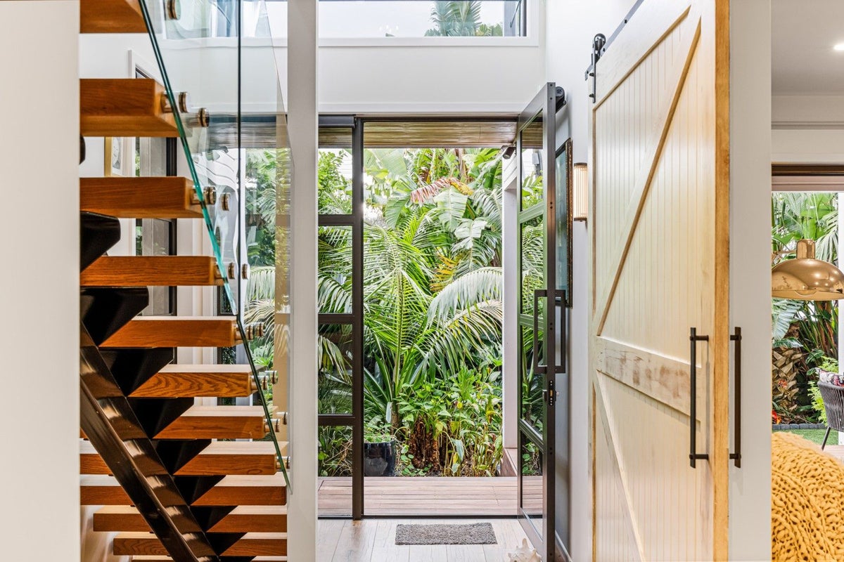46 St Michaels Avenue, Point Chevalier, Auckland - Carousel 2