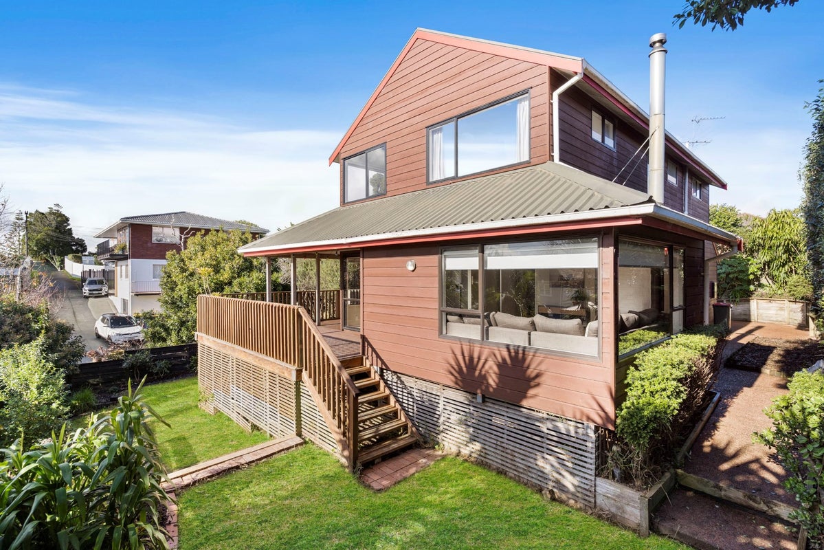 1/1 Riverview Road, New Lynn, Auckland - Carousel 1