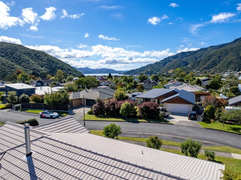 4 Whitby Close, Waikawa, Picton - Carousel 2