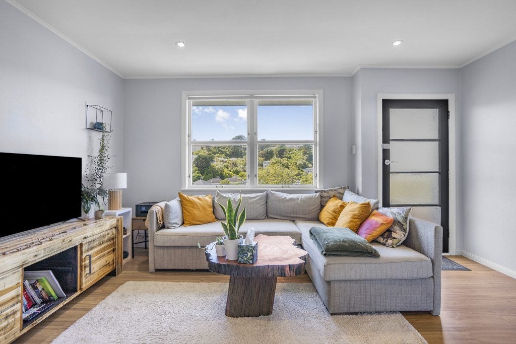 113A Newlands Road, Newlands, Wellington - Carousel 1