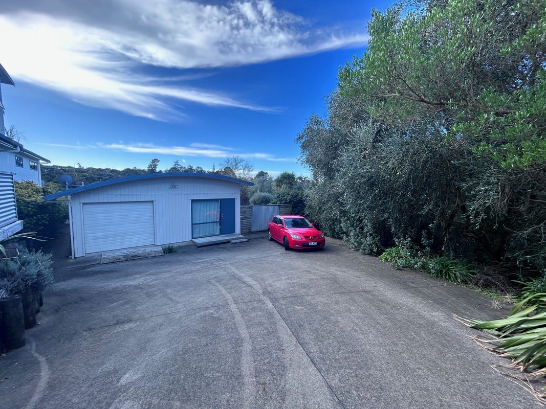 4 Roberts Road, Matakatia, Whangaparaoa - Carousel 1