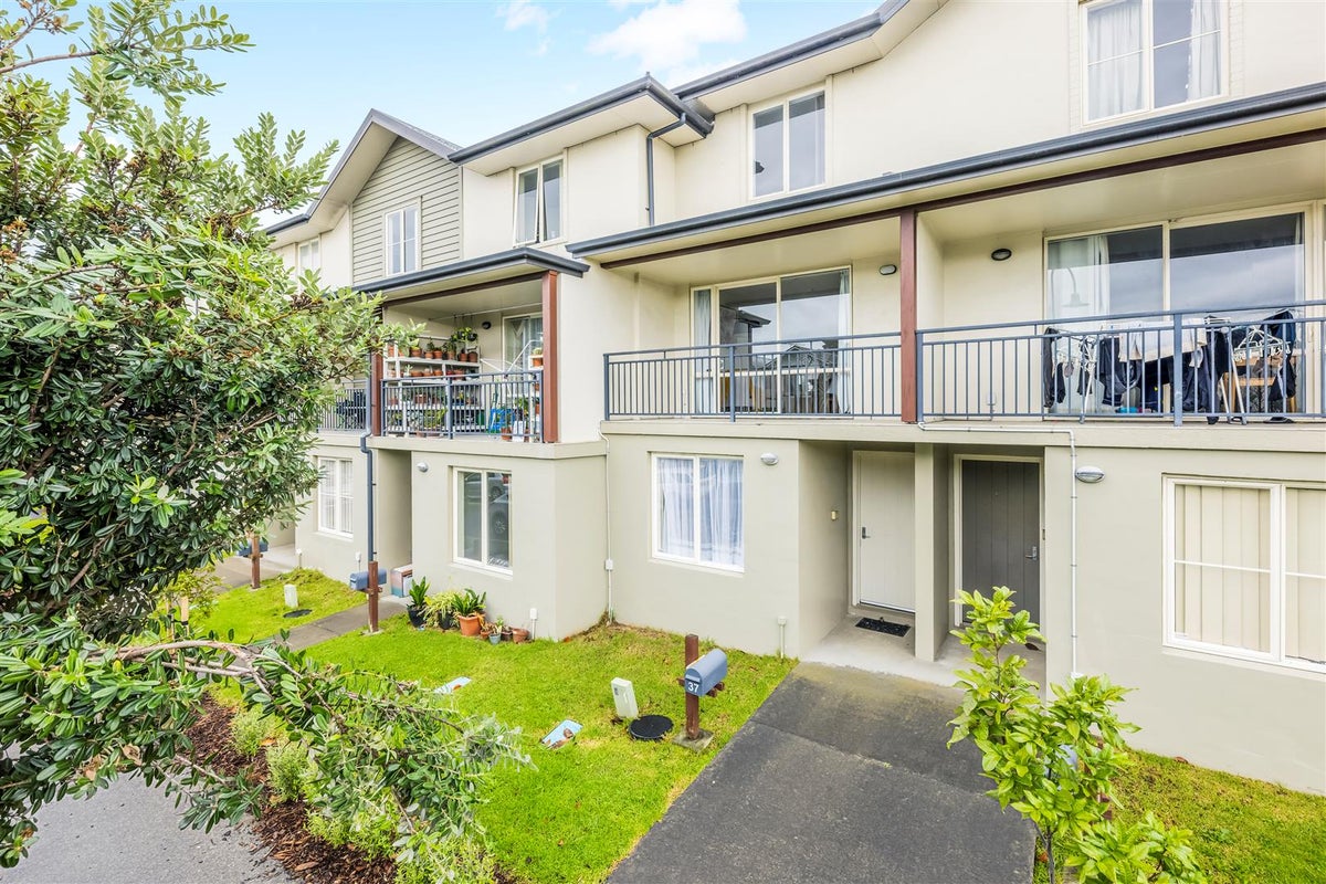 37 Kirikiri Lane, East Tamaki, Auckland - Carousel 1