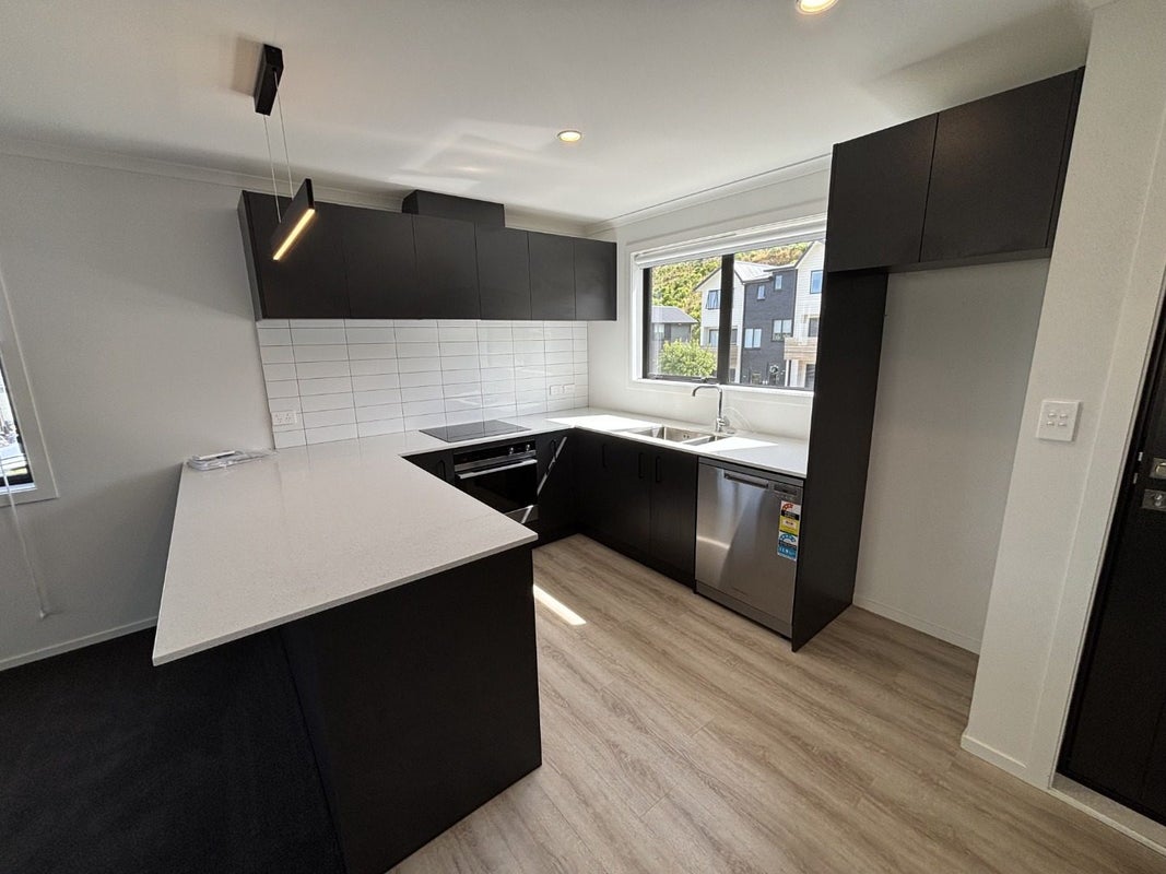 18 Oakum Road, Whitby, Porirua - Carousel 2