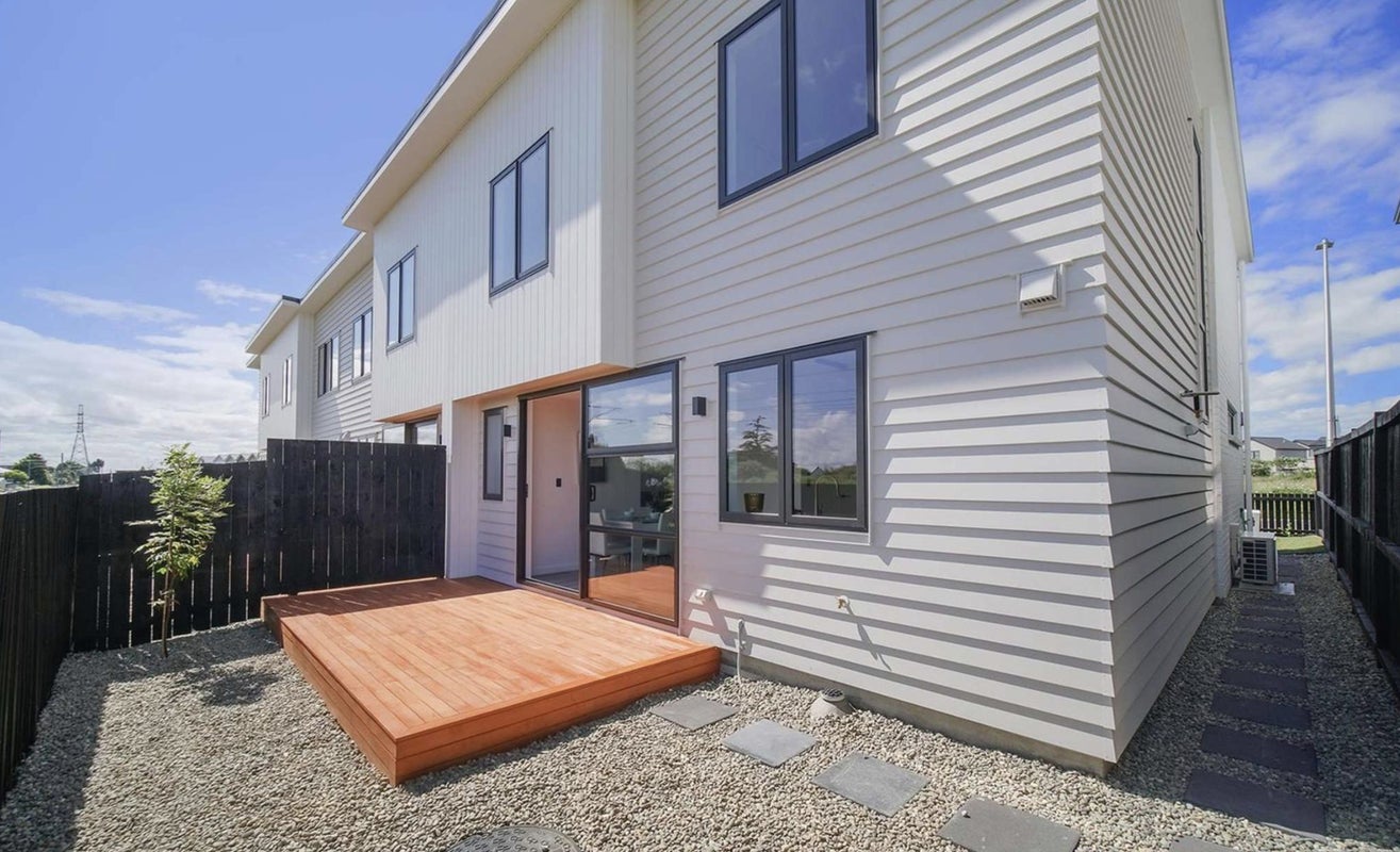 38 Kapia Drive, Takanini, Auckland - Carousel 1