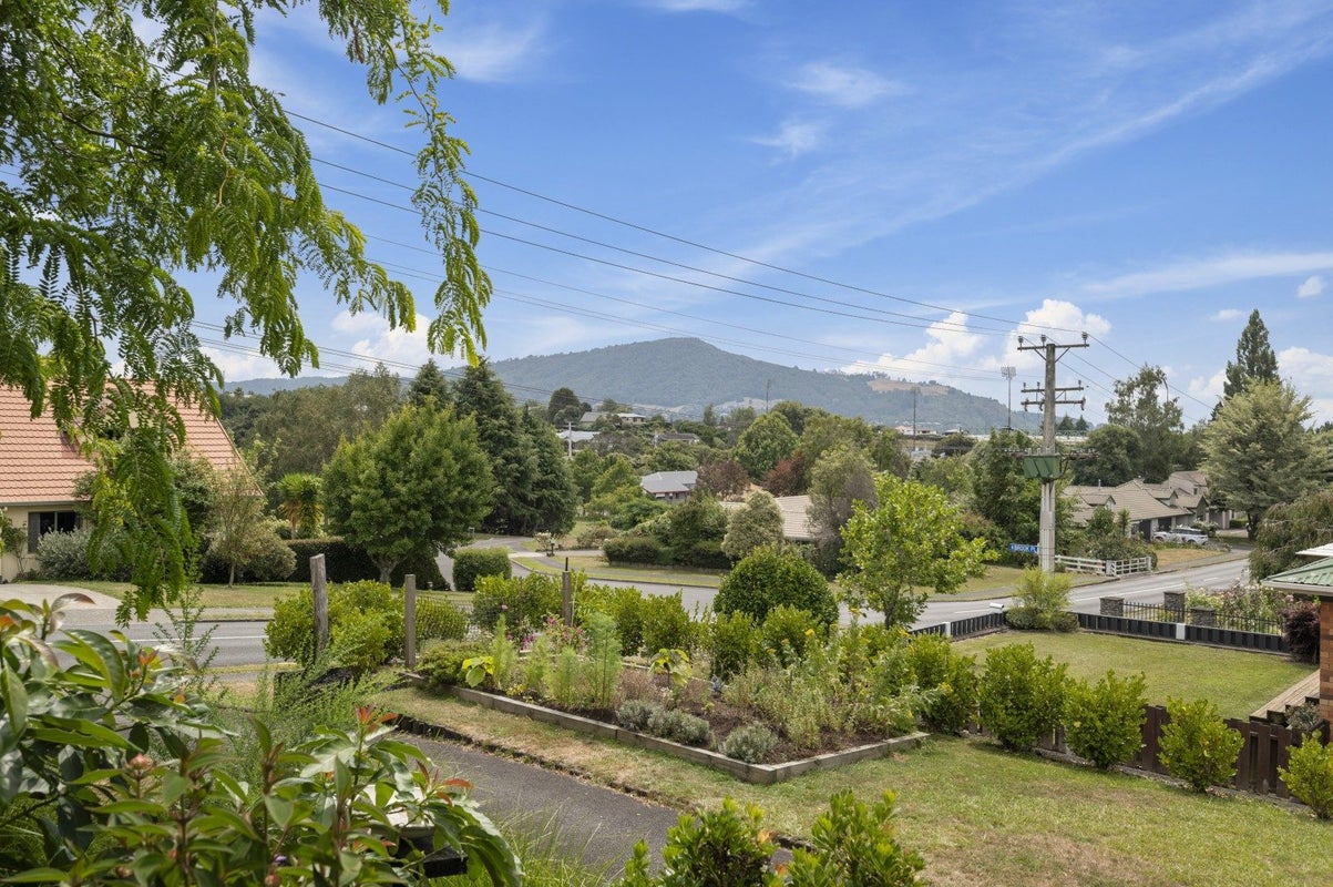 10 Utuhina Road, Springfield, Rotorua - Carousel 23