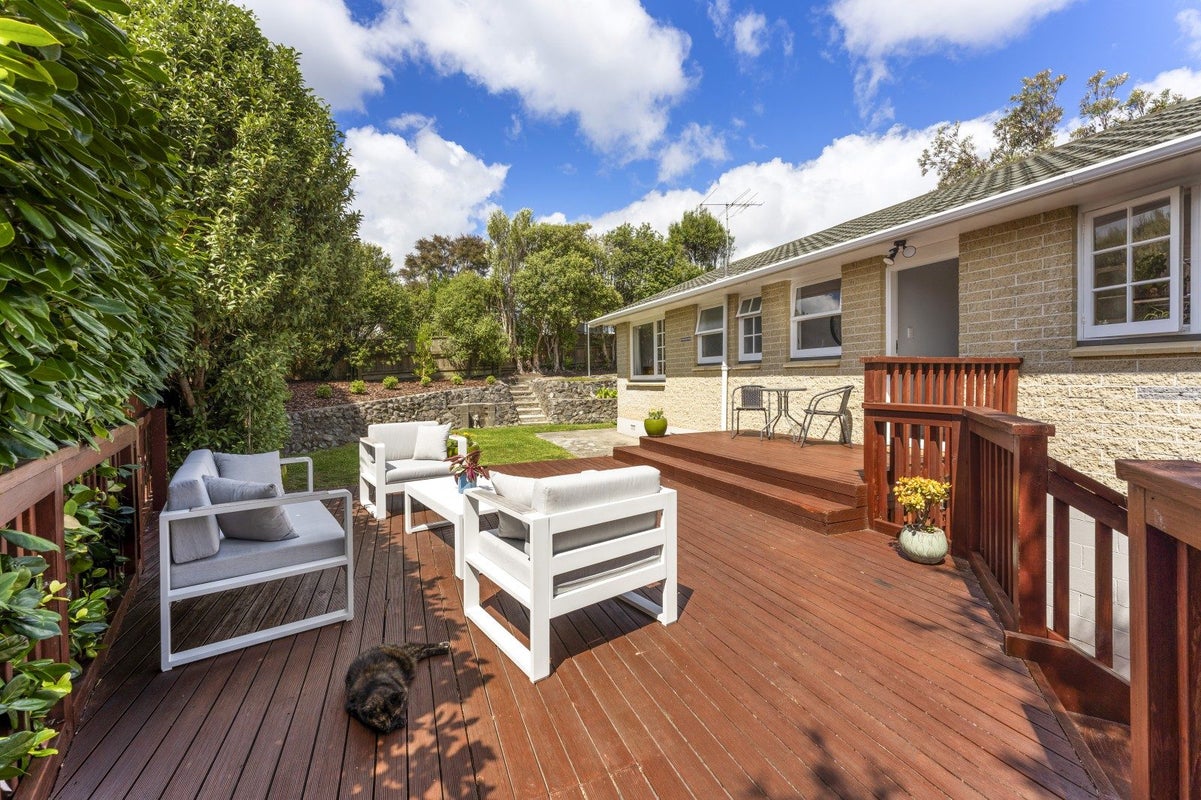 15 Sunbrae Drive, Silverstream, Upper Hutt - Carousel 2