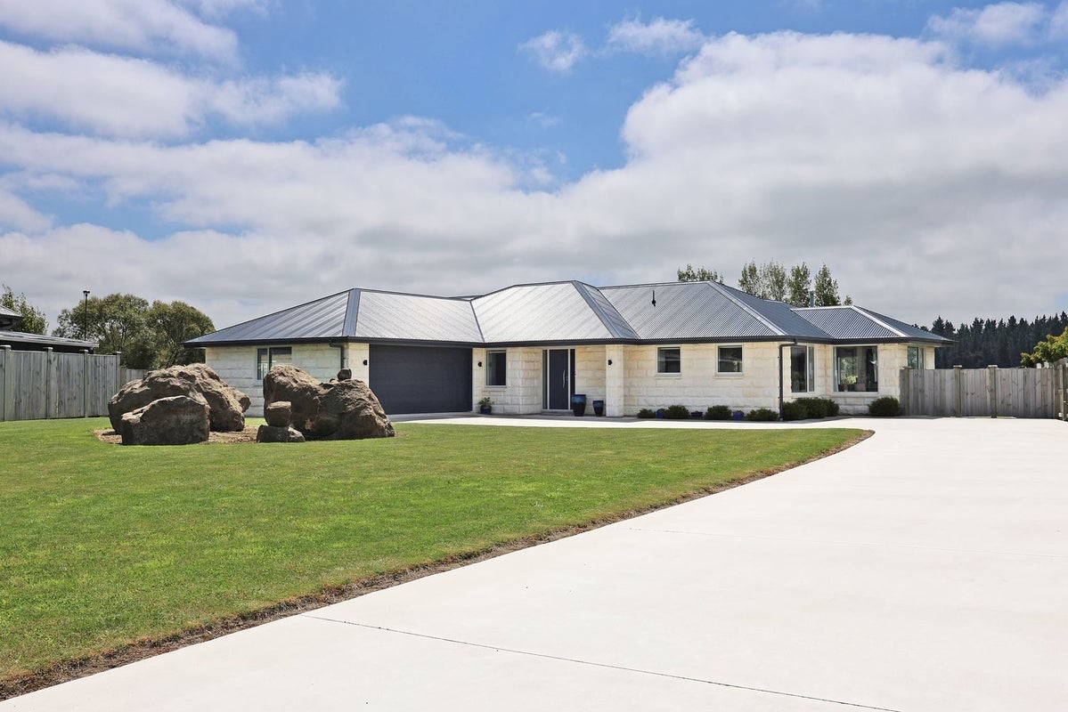 27 Avoca Drive, Oamaru, Waitaki, Otago - Carousel 1