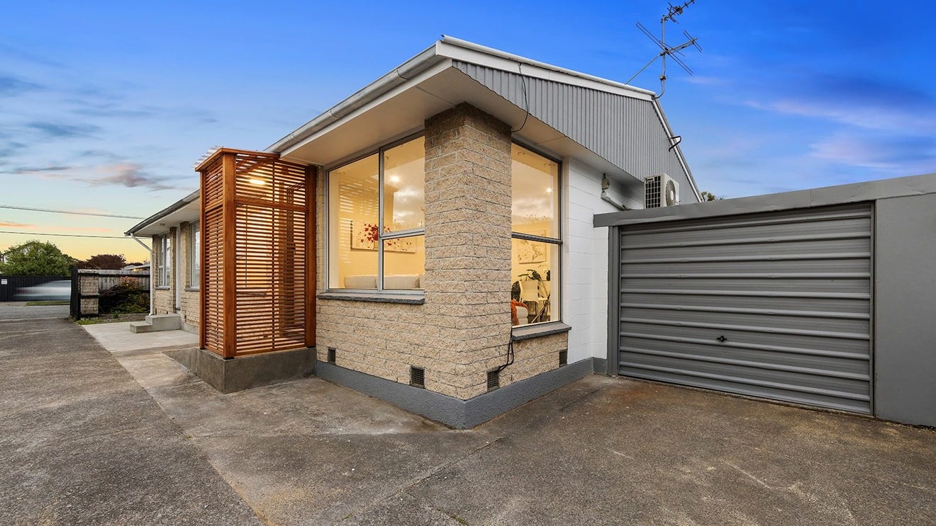 2/560 Hereford Street, Linwood, Christchurch - Carousel 1