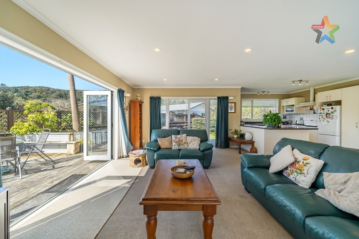 294A Stokes Valley Road, Stokes Valley, Lower Hutt - Carousel 2