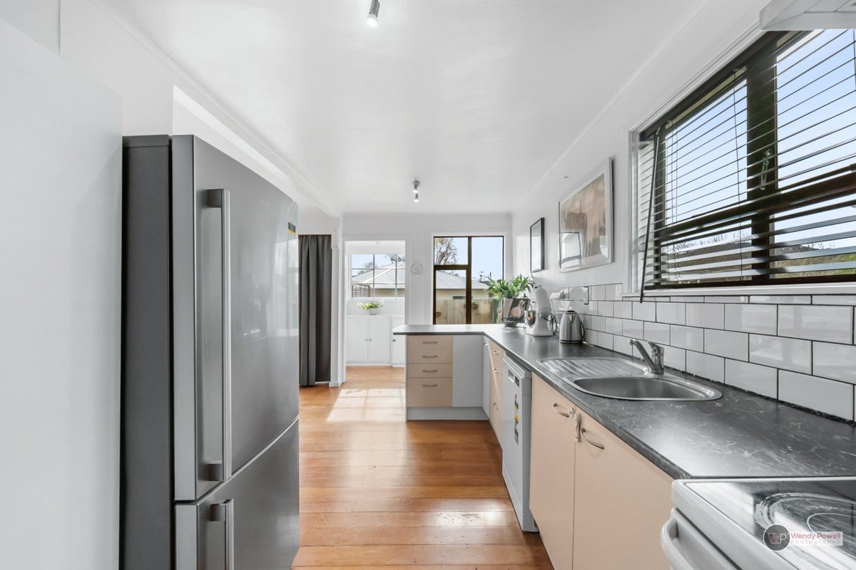 61 Shearer Crescent, Naenae, Lower Hutt - Carousel 1