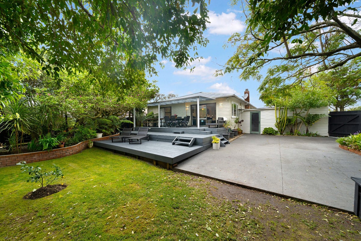 2 Riserra Drive, Ranui, Auckland - Carousel 1