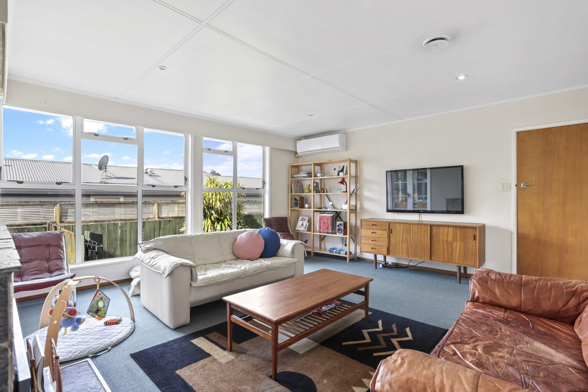 45 Sullivan Avenue, Mangere Bridge, Auckland - Carousel 2
