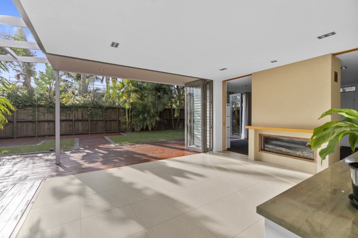 17 Raetihi Crescent, Mount Albert, Auckland - Carousel 2